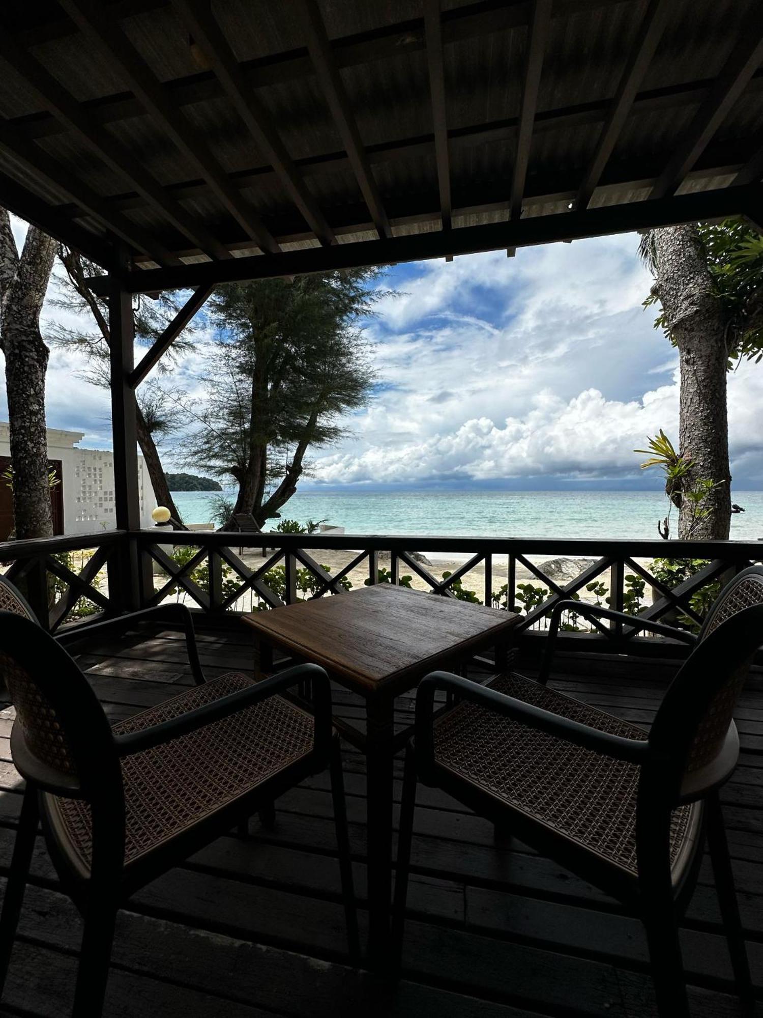 Beach Resort - Arwana Perhentian Besar カンポン・クアラ・ベシュット エクステリア 写真