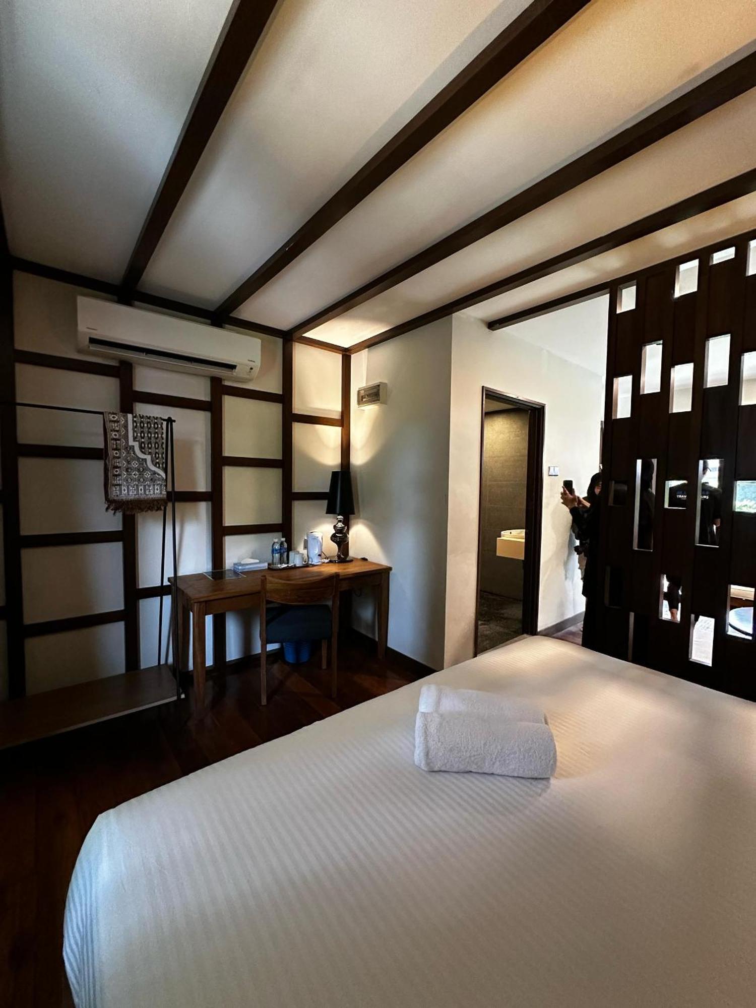 Beach Resort - Arwana Perhentian Besar カンポン・クアラ・ベシュット エクステリア 写真