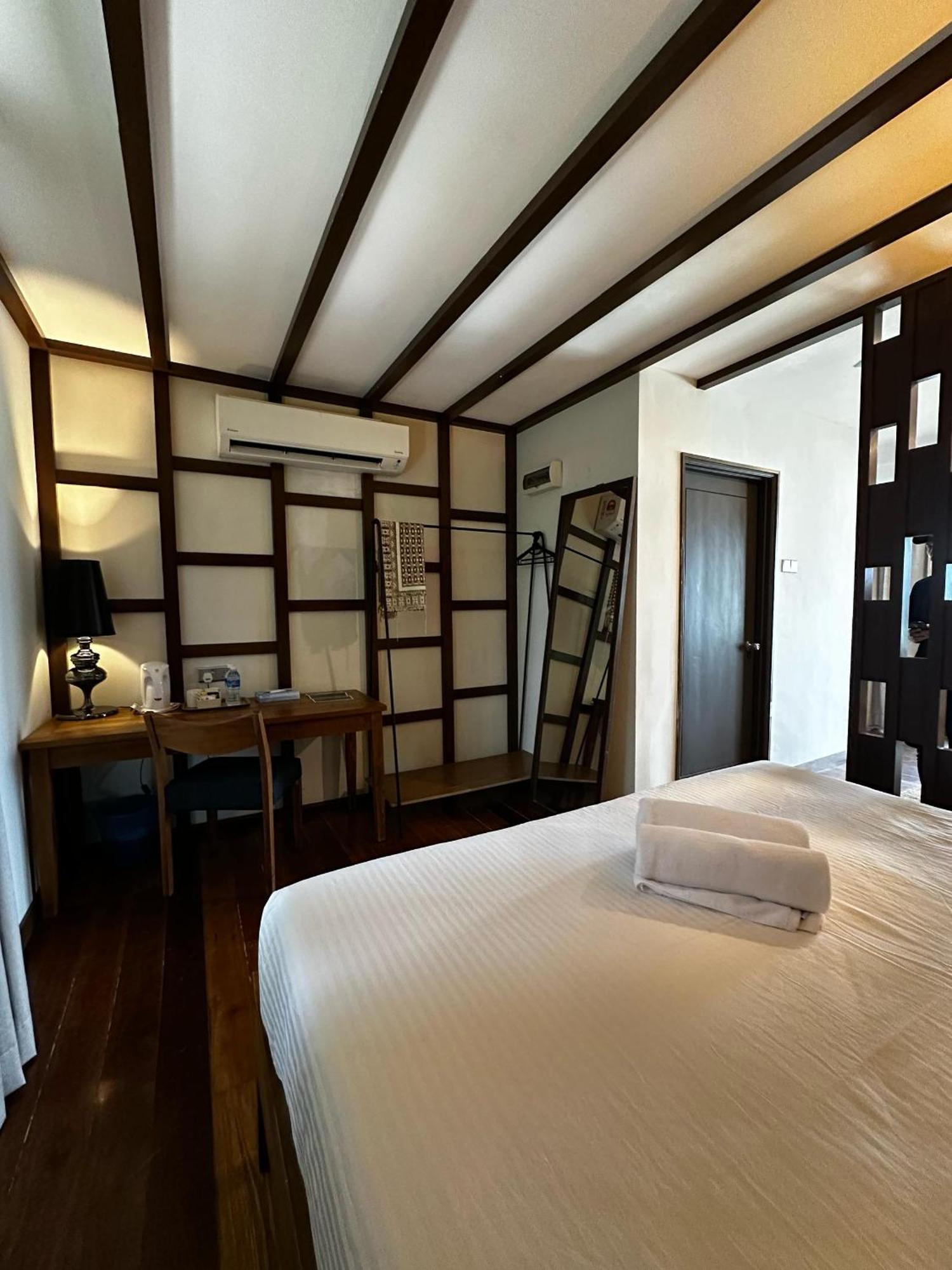 Beach Resort - Arwana Perhentian Besar カンポン・クアラ・ベシュット エクステリア 写真