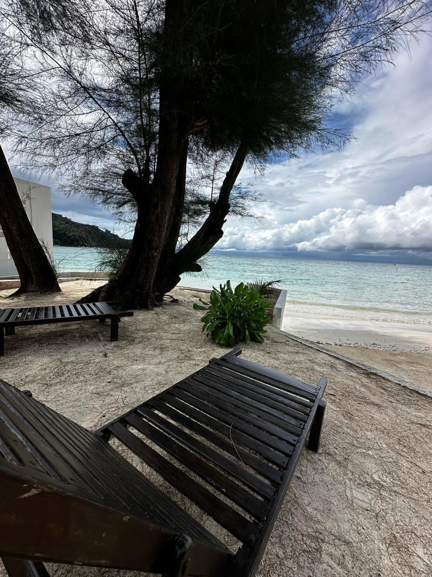 Beach Resort - Arwana Perhentian Besar カンポン・クアラ・ベシュット エクステリア 写真