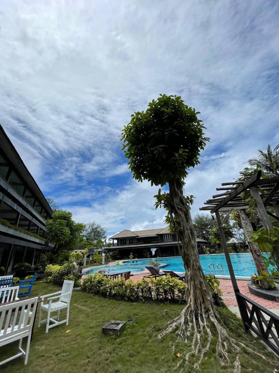 Beach Resort - Arwana Perhentian Besar カンポン・クアラ・ベシュット エクステリア 写真
