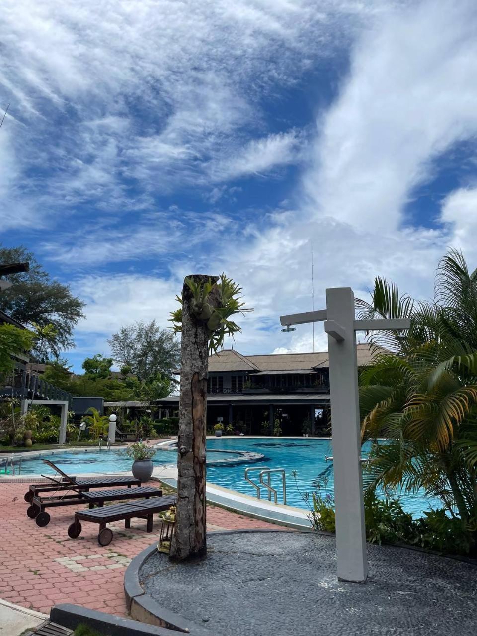 Beach Resort - Arwana Perhentian Besar カンポン・クアラ・ベシュット エクステリア 写真