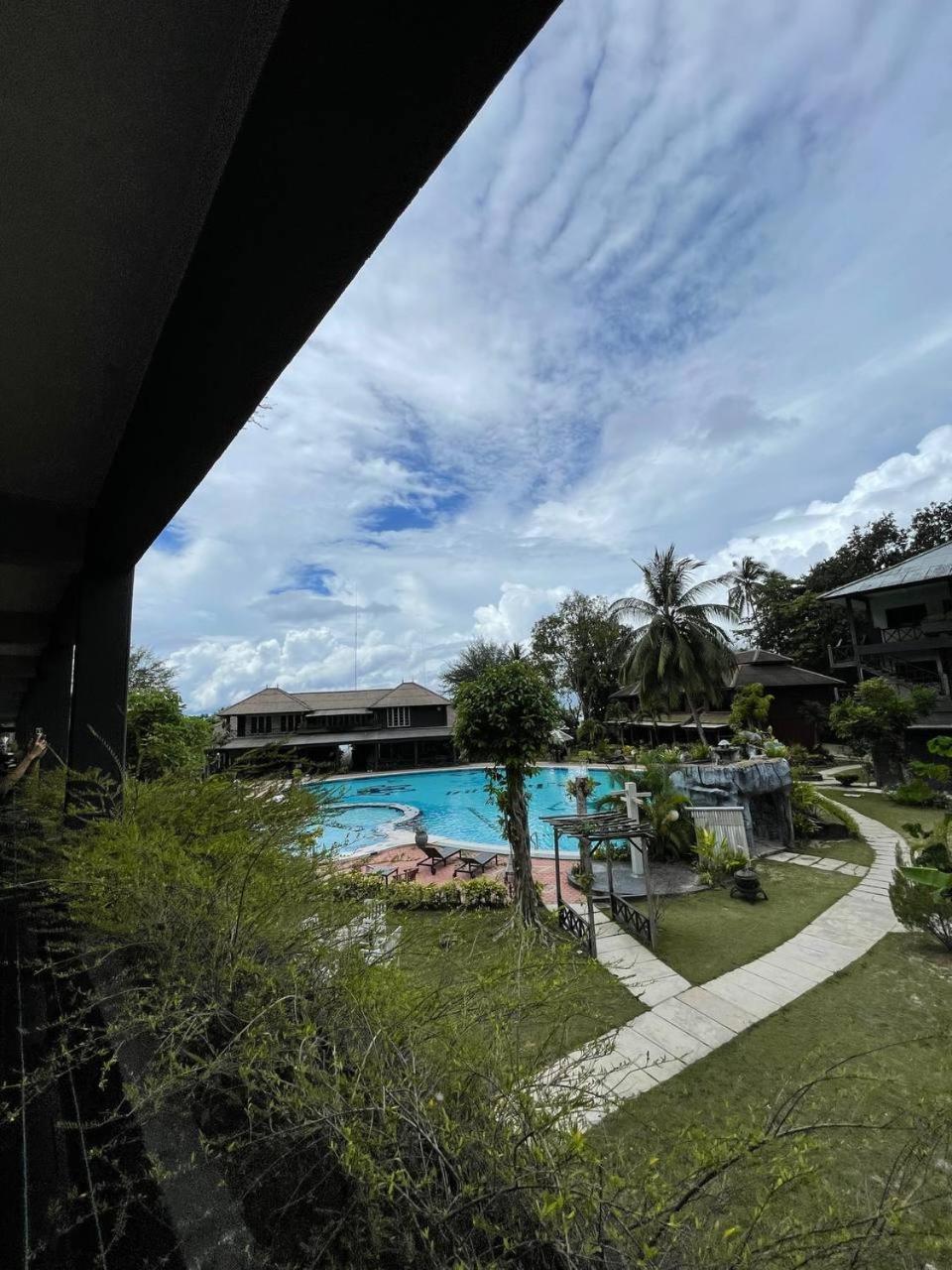 Beach Resort - Arwana Perhentian Besar カンポン・クアラ・ベシュット エクステリア 写真