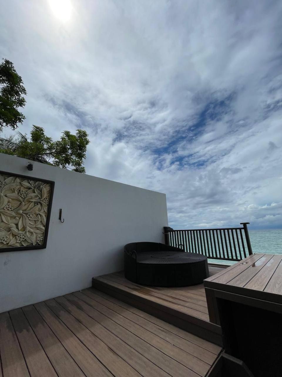 Beach Resort - Arwana Perhentian Besar カンポン・クアラ・ベシュット エクステリア 写真