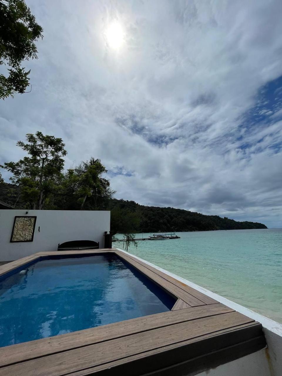 Beach Resort - Arwana Perhentian Besar カンポン・クアラ・ベシュット エクステリア 写真