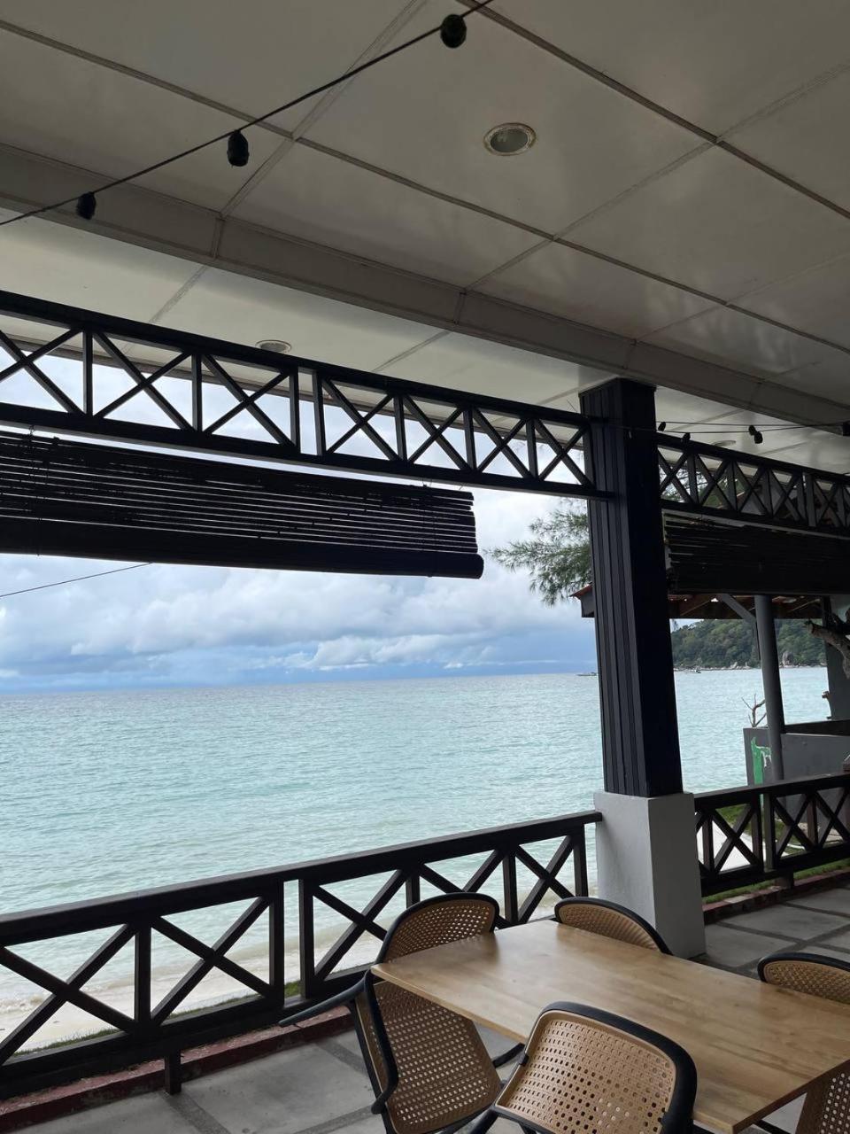 Beach Resort - Arwana Perhentian Besar カンポン・クアラ・ベシュット エクステリア 写真