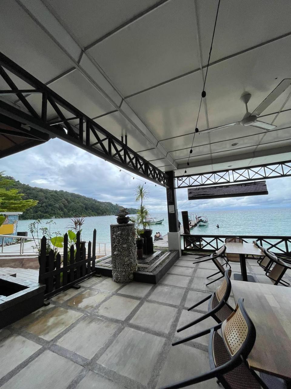 Beach Resort - Arwana Perhentian Besar カンポン・クアラ・ベシュット エクステリア 写真