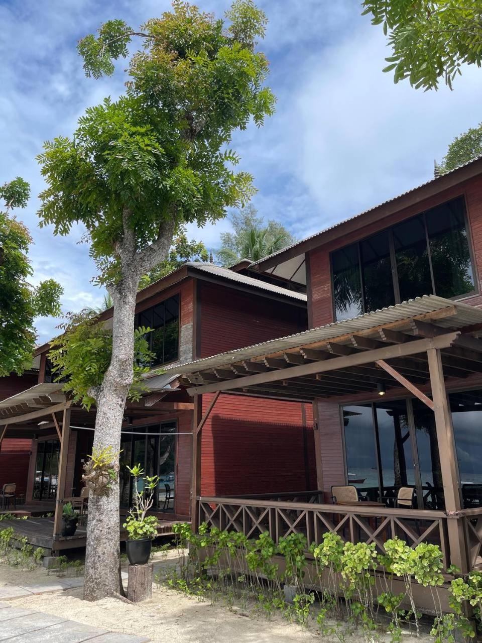 Beach Resort - Arwana Perhentian Besar カンポン・クアラ・ベシュット エクステリア 写真