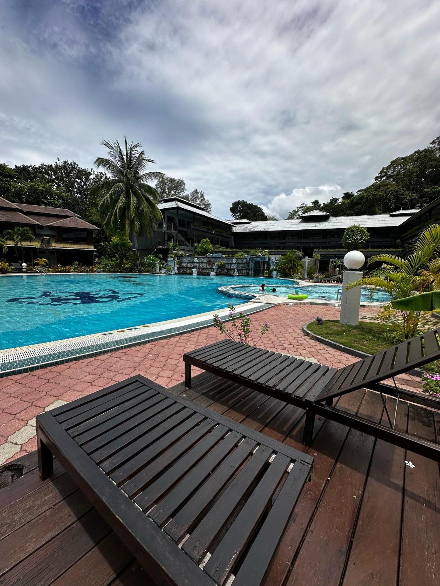 Beach Resort - Arwana Perhentian Besar カンポン・クアラ・ベシュット エクステリア 写真